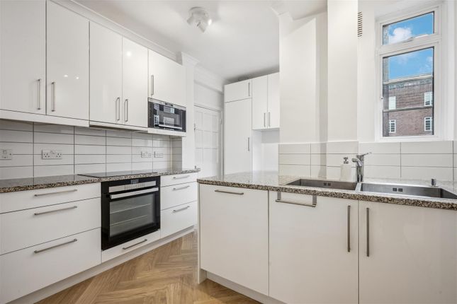 340, Latymer Court, Hammersmith Road, London photo 4
