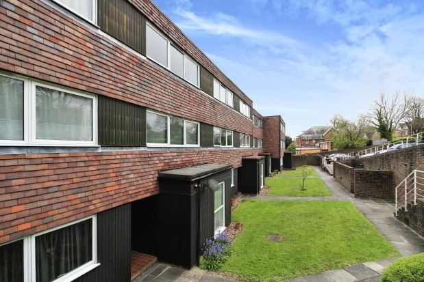 Flat to rent in Eleanor Close, Lewes