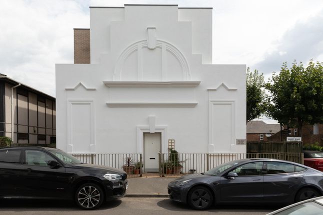 1 Bernard Apartments, 14 Wastdale Road, London photo 2