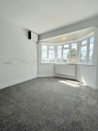 Flat 7  3 bed Kennyland Court, Hendon Way, London photo 2