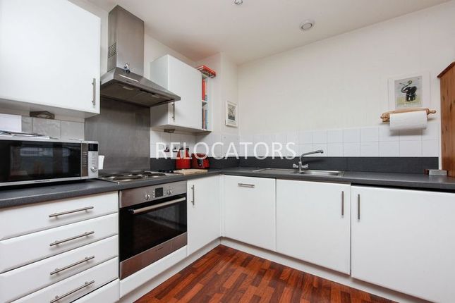 Flat for sale in Meath Crescent, London