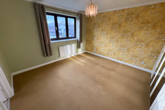 11, Hall Farm Crescent, LEICESTER photo 4