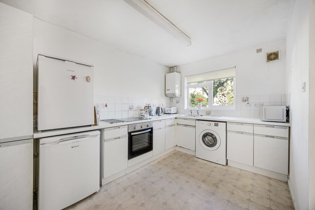 15, Rosehip Court, Cheltenham photo 3