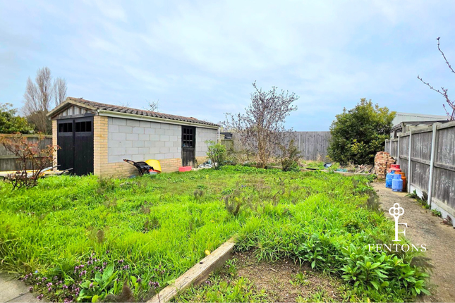 105, Hall Lane, Walton-on-the-Naze photo 2