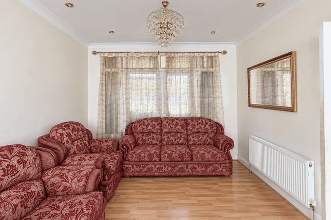 90 Cornwall Avenue, SOUTHALL photo 4