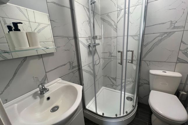 007 Warmsworth Road, Room 4, Doncaster photo 2