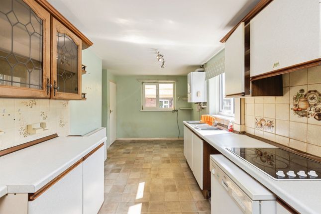 3, Netherfield Crescent, Wakefield photo 3