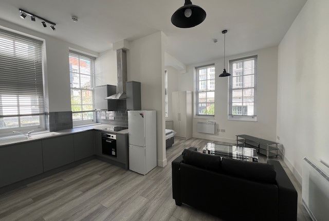 Thumbnail Flat to rent in Central Road, Leeds