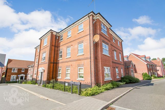 Thumbnail Flat for sale in Trinity Square, Loddon, Norwich