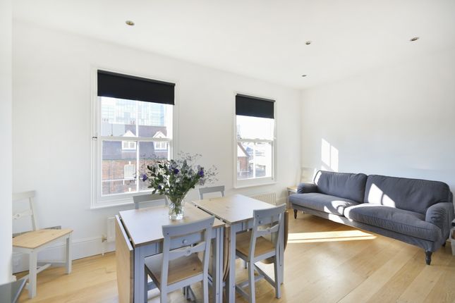 Triplex to rent in Commercial Street, London