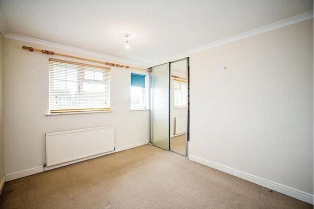 62, Sovereigns Way, Tonbridge photo 4
