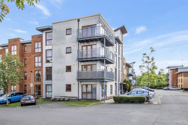 Thumbnail Flat for sale in Commonwealth Drive, Crawley