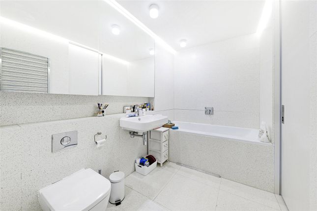 Flat 9, 50, Carnwath Road, London photo 3