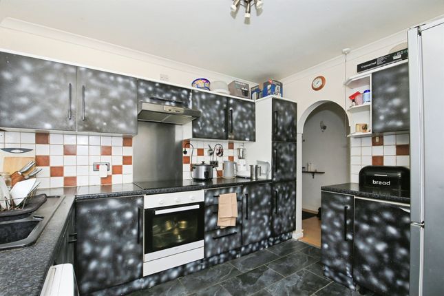 26, Ellwood Avenue, Peterborough photo 2