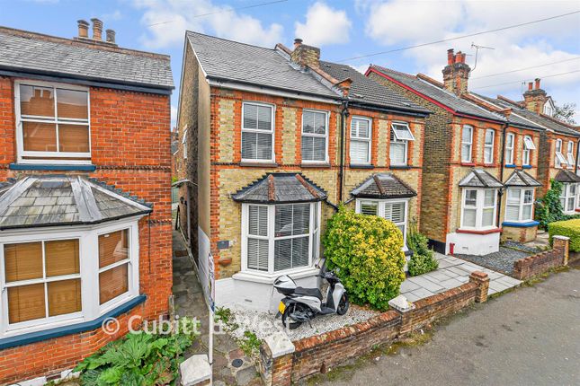 3, Gordon Road, Redhill photo 2