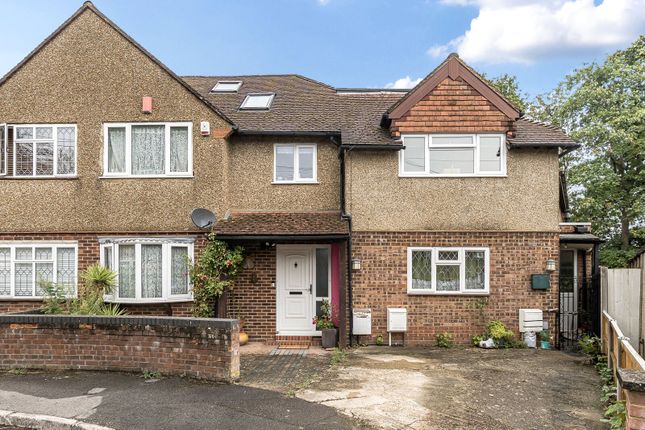 6-bed house on 16, Segrave Close, Weybridge, £3,250/mo