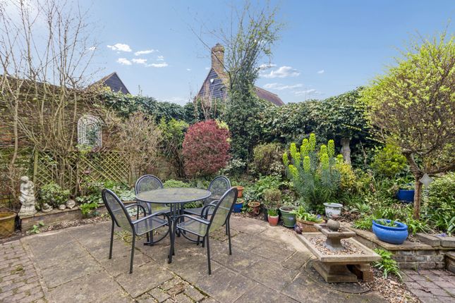 19 Thornhill Close, Amersham photo 3