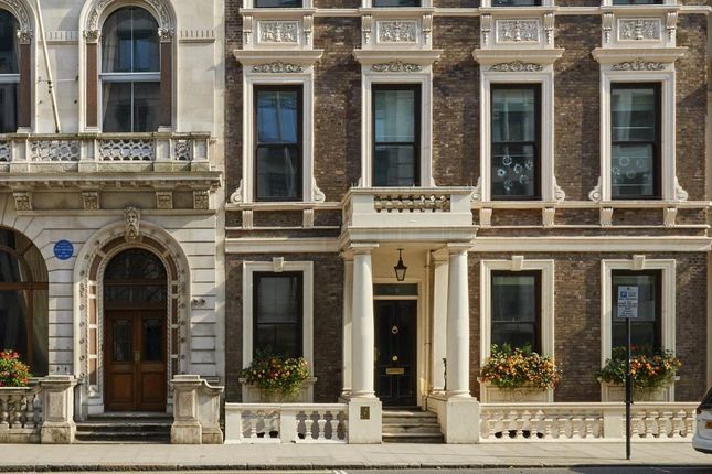 Office to let in Pall Mall, London