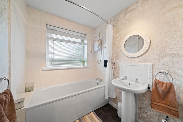 3 Alderley Close, Wigan photo 4