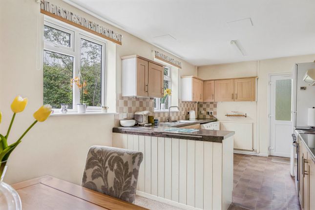 1, Box Crescent, Minchinhampton photo 4