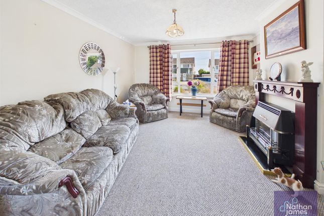 31, Goldfinch Close, Caldicot photo 3
