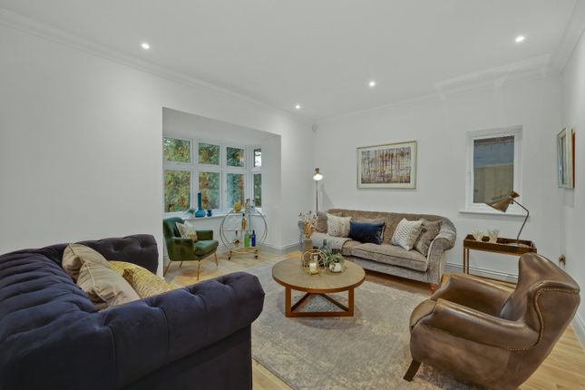 56, Grove Way, Surrey photo 2