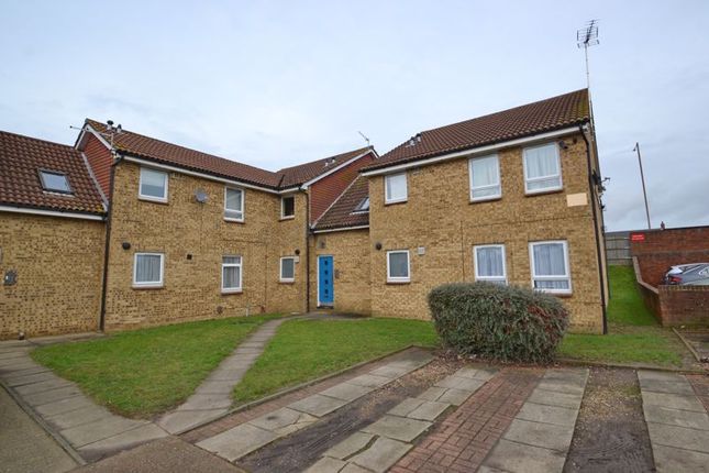 Studio to rent in Whimbrel Close, Kemsley, Sittingbourne