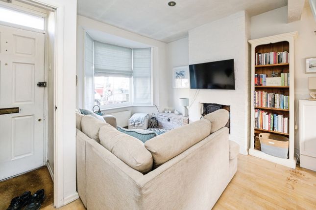 16, Elm Grove, Woodford Green photo 2