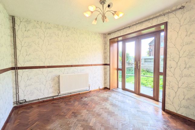 4 Glanmorlais, Merthyr Tydfil photo 3