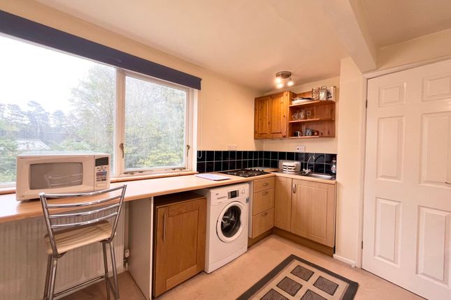 Flat to rent in Lowicks Road, Rushmoor, Farnham
