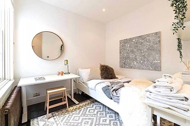 Flat for sale in New Oxford Street, London