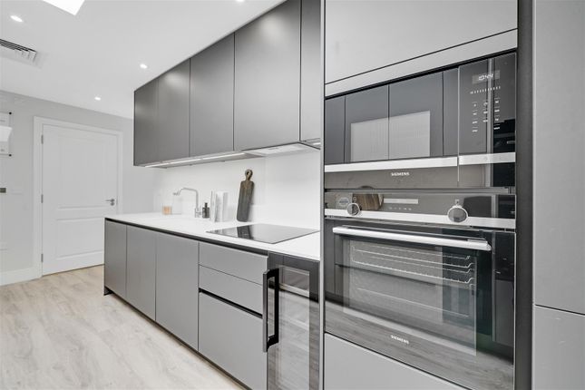 Flat 17, Craneford House, Twickenham photo 2