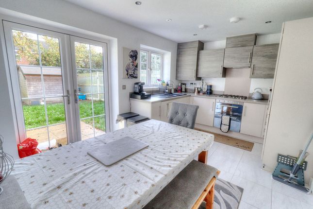 10 Springbank Road, High Wycombe photo 3