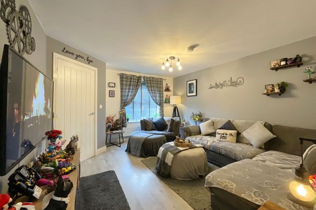 8 Charles Kirk Place, Crewe photo 3