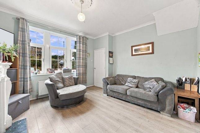 14 Booth Crescent, Rossendale photo 2
