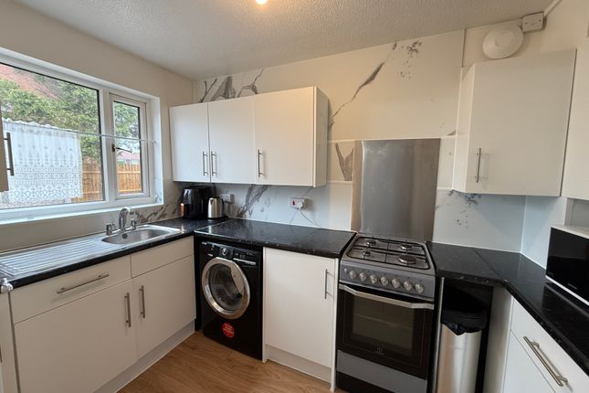 10, Petersfield Close, Netherton photo 4