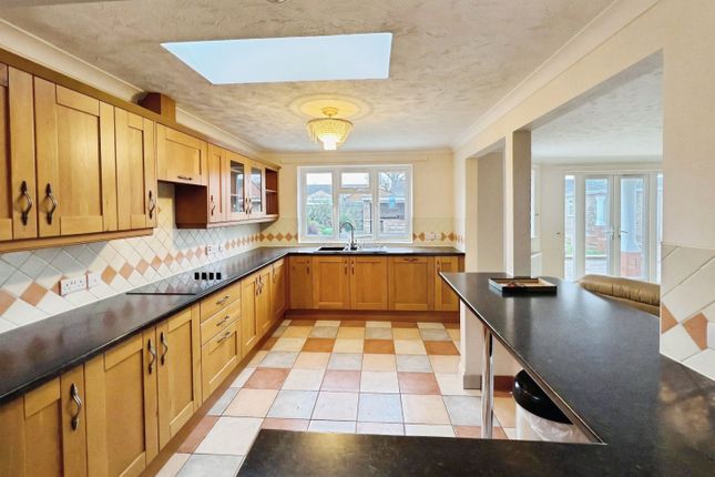 27, Elwyndene Road, March photo 3