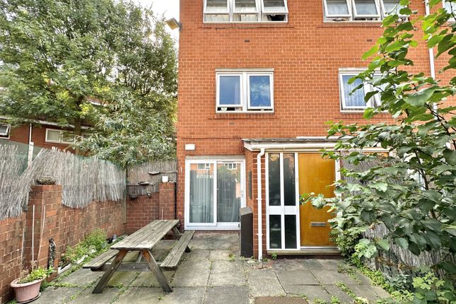 End terrace house for sale in Hooks Close, London