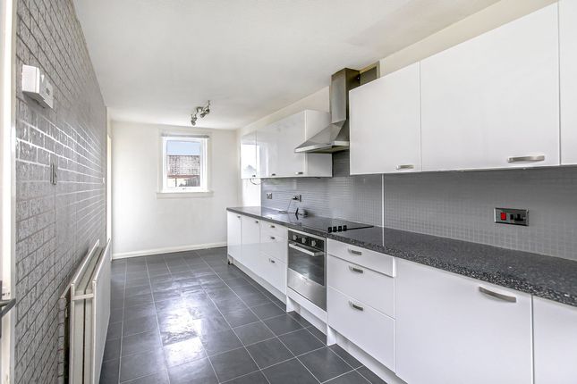 255, Crowlin Avenue, Glenrothes photo 4
