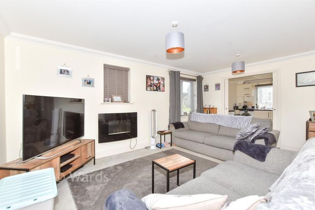 2-bed flat on Stocker Court, Paxton Avenue, Folkestone, £190,000