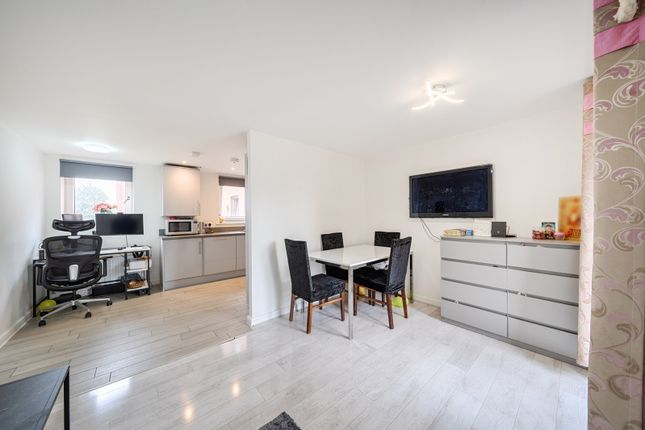 Flat 10, Tithe Court, 153, Rayners Lane, Harrow photo 3