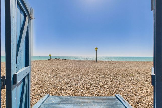 17 Beach Hut Widewater Lagoon, Brighton Road, Lancing photo 3
