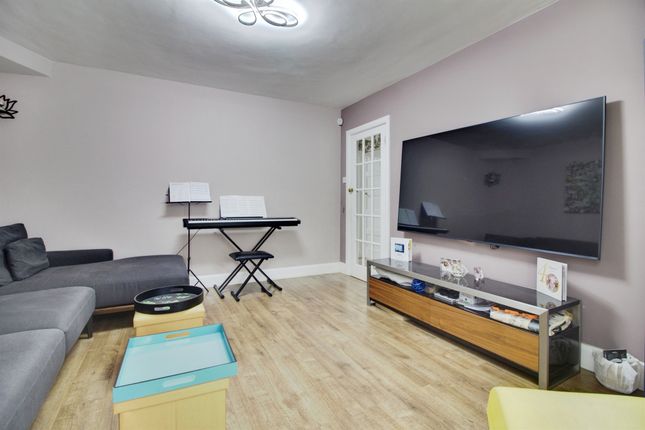 15, Springfields, Welwyn Garden City photo 3