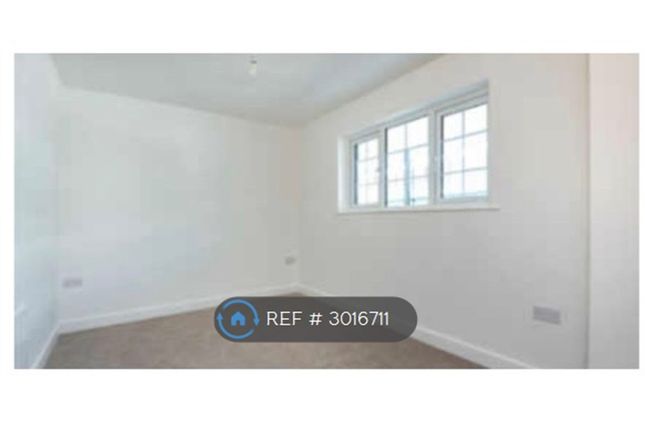 Flat, Saxons Court Peach St, Wokingham photo 4