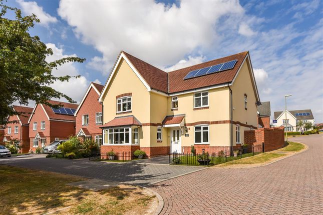 Thumbnail Detached house for sale in Henwood Grove, Clanfield, Waterlooville