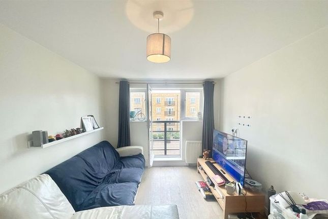 Flat for sale in Ovaltine Court, Ovaltine Drive, Kings Langley, Hertfordshire