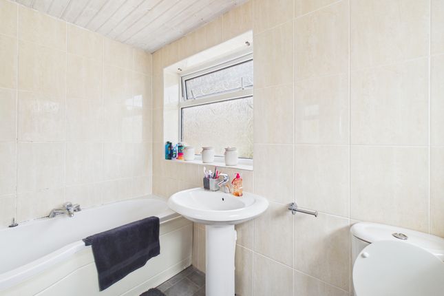 18, Moreton Close, Kidsgrove photo 4