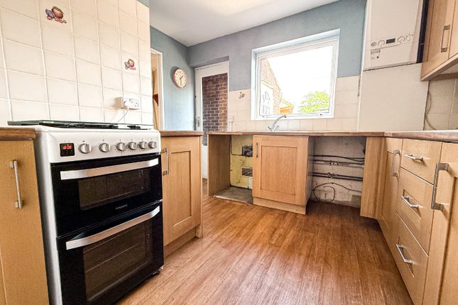44, Darwin Close, Taunton photo 5