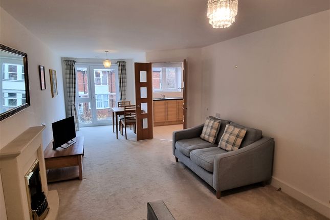 Flat to rent in Old Park Road, Hitchin