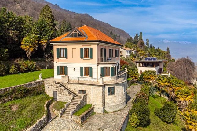 Thumbnail Villa for sale in Belgirate, Piemonte, 28832, Italy